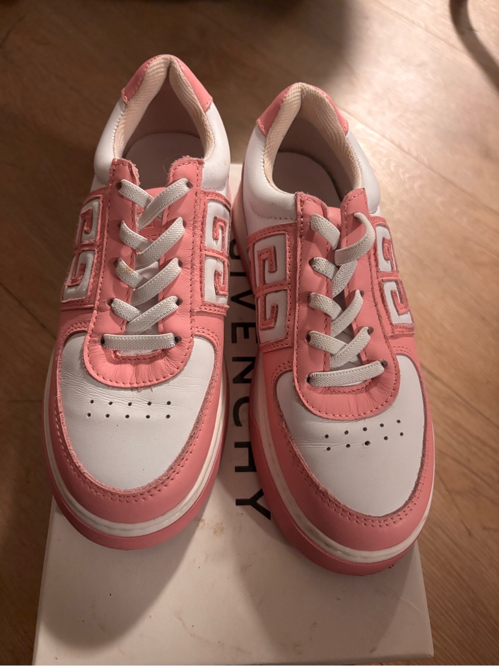 Givenchy White and Pink Kids Sneakers Box — Size 32